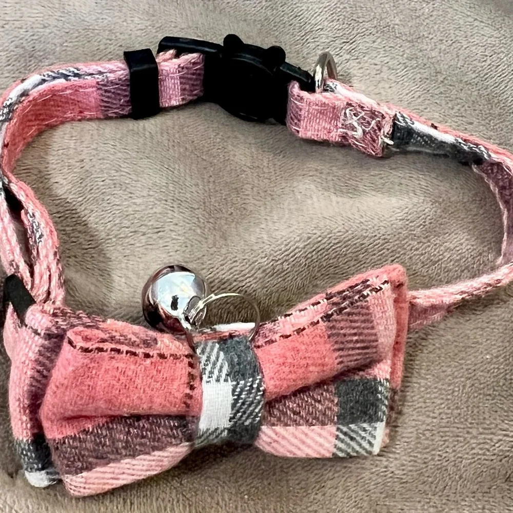Pink and Black bow tie, Adjustable cat collar. Size small.